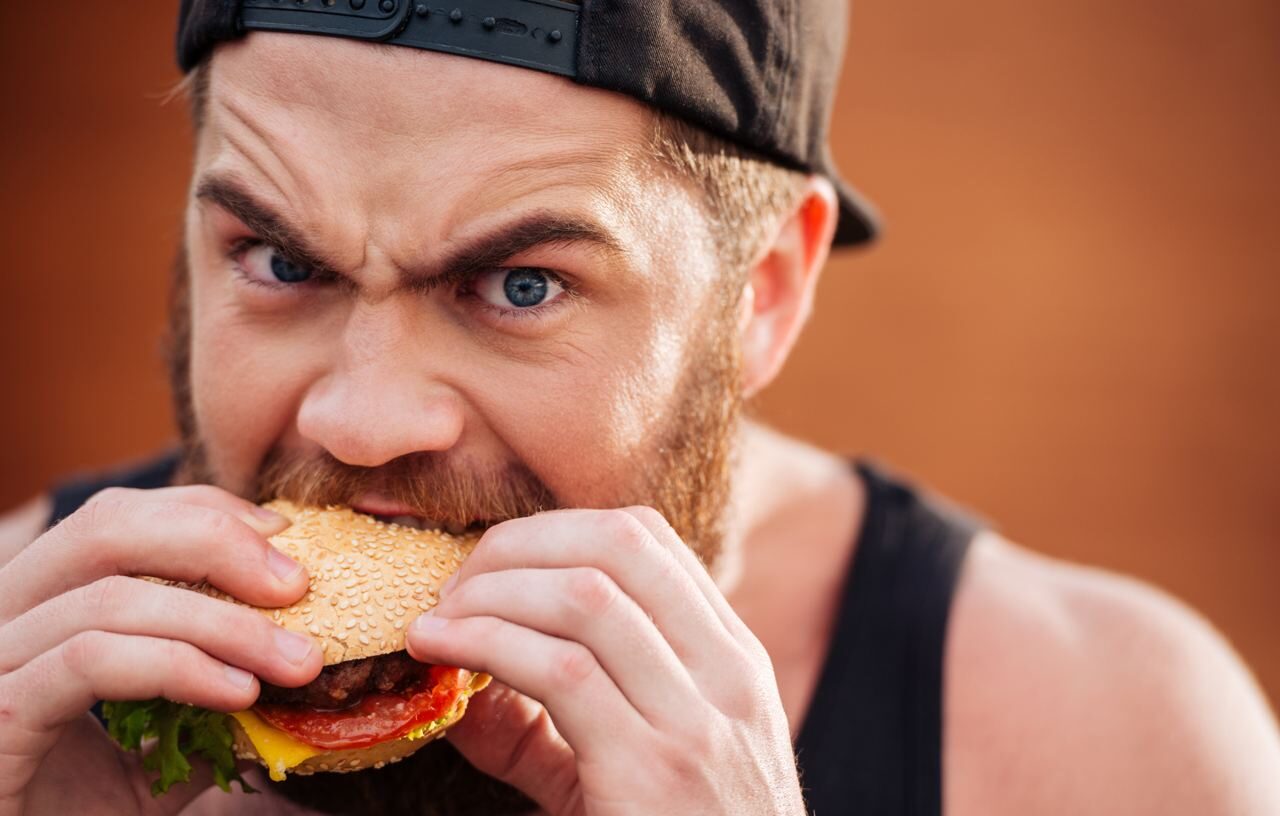 6 slechte eetgewoontes waar je mee moet stoppen